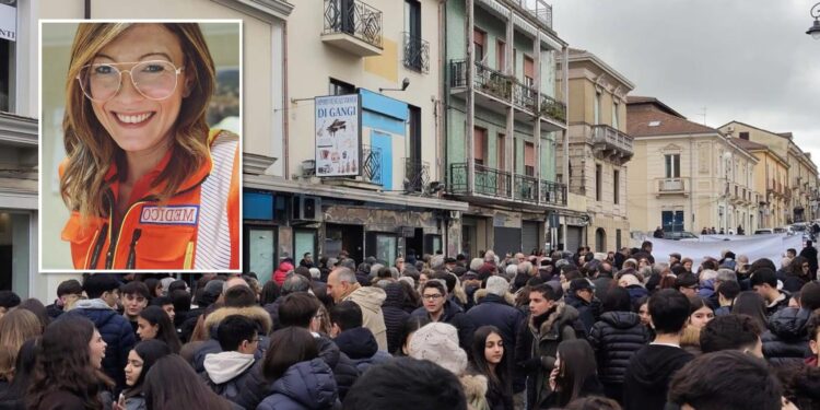 Marcia per la sanità a Vibo, la Piperno (Smi) agli studenti: «La vostra presenza la risposta più bella»