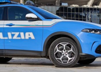 Una volante della Polizia di Stato