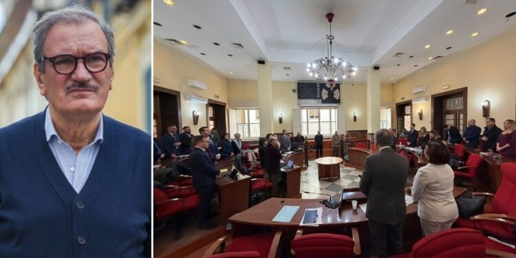 Il sindaco di Vibo Valentia, Enzo Romeo, ed una seduta del consiglio comunale