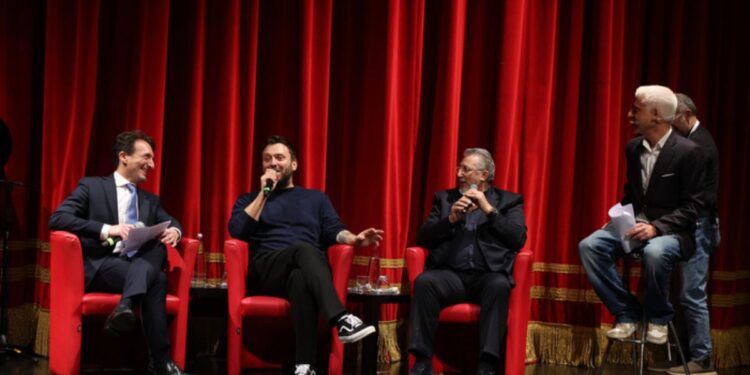 Il cantautore Cesare Cremonini insieme al rettore Gianluigi Greco e al manager Lucio Presta durante l'incontro con gli studenti dell'Unical