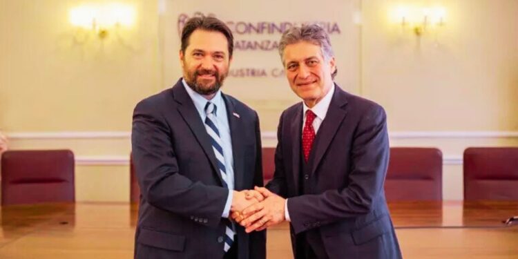 L’incontro tra il console generale degli Stati Uniti a Napoli, Terrence Flynn, e il presidente di Unindustria Calabria, Aldo Ferrara