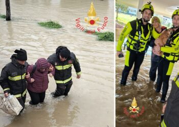 I vigili del fuoco impegnati nell'emergenza maltempo in Calabria