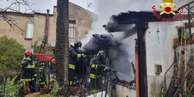L'incendio a Vibo Valentia
