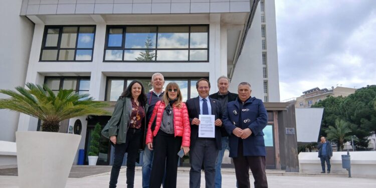 in foto i componenti del comitato
