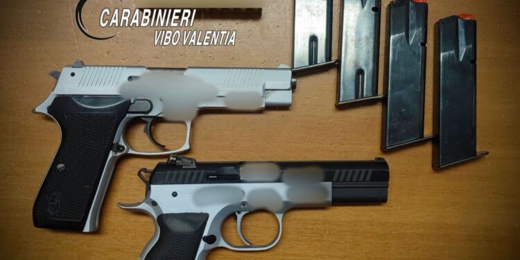 Alcuni oggetti rinvenuti dai carabinieri