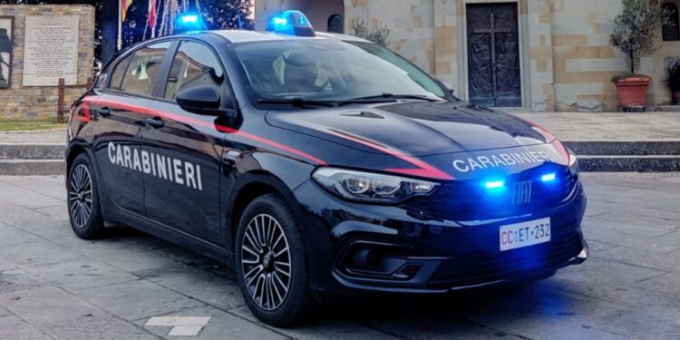 Una volante dei carabinieri