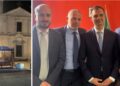 Il gruppo consiliare Cuore Vibonese e la pensilina posizionata di fronte al Duomo di San Leoluca a Vibo Valentia