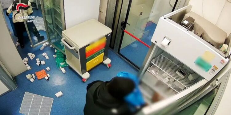 Uno dei furti di farmaci avvenuti in Calabria ad opera di una banda proveniente da Napoli