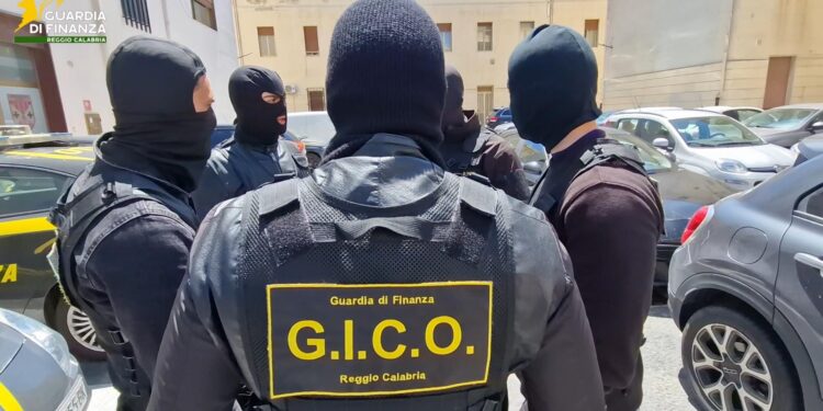 Sequestrate armi da guerra ai clan del Reggino