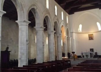 L'interno del Duomo di Tropea