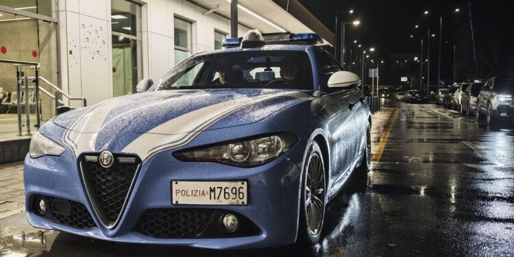 Agenti della Polizia alla stazione di Vibo-Pizzo
