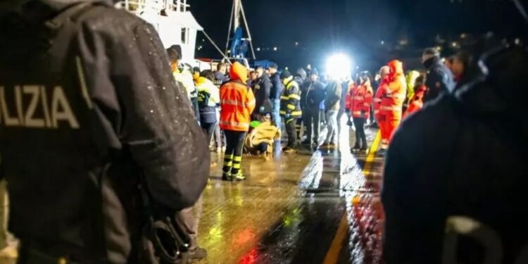 Le operazioni di sbarco di alcuni migranti