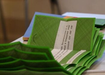 Le schede elettorali del referendum sulla giustizia 2026