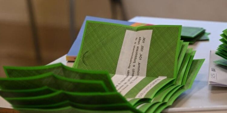 Le schede elettorali del referendum sulla giustizia 2026
