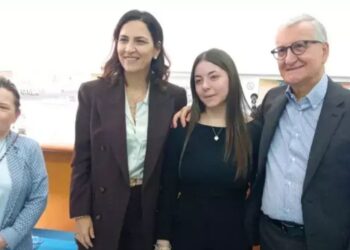 Da sinistra: la dirigente Cinzia Scozzafava, l'assessore Eulalia Micheli, la studentessa Vittoria Sigillò ed il prefetto Castrese De Rosa