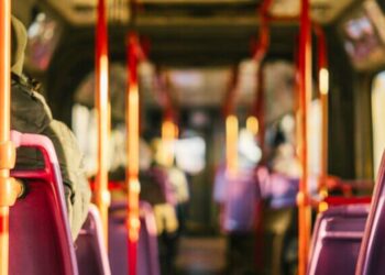 Un autobus del trasporto pubblico locale visto dall'interno
