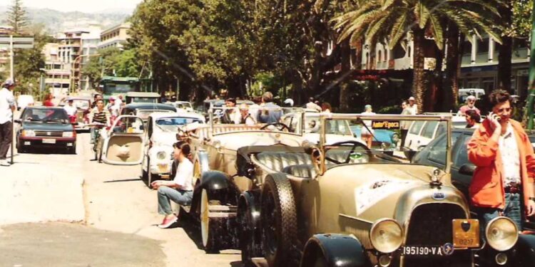 Sfilata di auto d'epoca