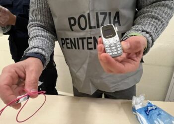 Un telefonino rinvenuto in carcere dalla Polizia penitenziaria
