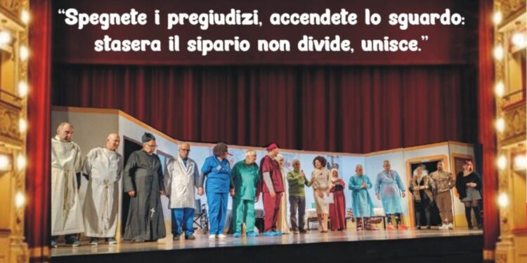 Gli attori che metteranno in scena lo spettacolo al teatro comunale di Vibo Valentia, realizzato dagli ospiti della residenza psichiatrica Villa Arcobaleno di Limbadi