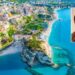 Una veduta aerea di Tropea e l'imprenditrice Deborah Valente, Ceo di Valentour