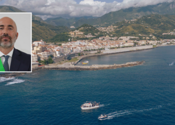 Una foto panoramica di Diamante, in Calabria, ed il sindaco Achille Ordine