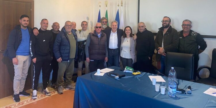 Foto di gruppo per i partecipanti all'incontro promosso dal Coldiretti Pesca