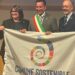 Il vicesindaco di Parghelia Tommaso Belvedere ritira la bandiera sostenibile 2026