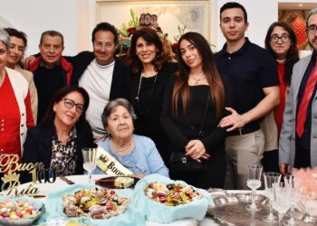 Tutti stretti attorno a Rita Giuranna per le sue cento primavere