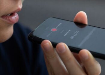 La registrazione di un audio su uno smartphone