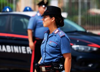 I carabinieri durante un servizio di pattugliamento e di controllo in estate