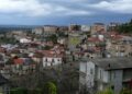 Una veduta panoramica di Dinami