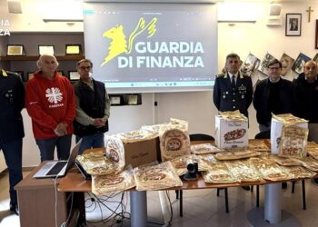 La donazione alla Caritas delle pizze sequestrate dalla Guardia di finanza