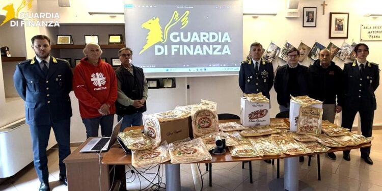 La donazione alla Caritas delle pizze sequestrate dalla Guardia di finanza