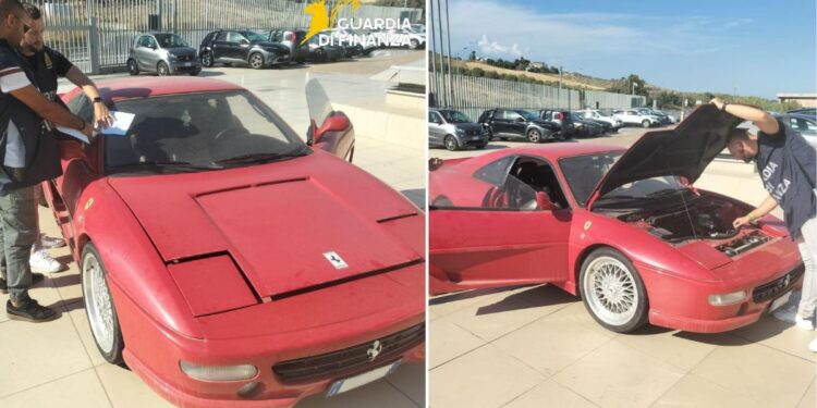 La Toyota "Taroccata" per diventare una Ferrari scoperta in Calabria dalla Guardia di finanza