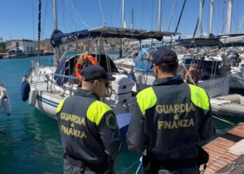 La Finanza scova 5 yacht con bandiera estera sconosciuti al Fisco