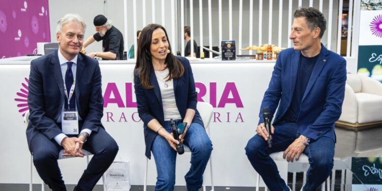 A Tropea l’anteprima di Terra Madre: l'annuncio dell'assessore regionale Gallo (primo da sinistra)