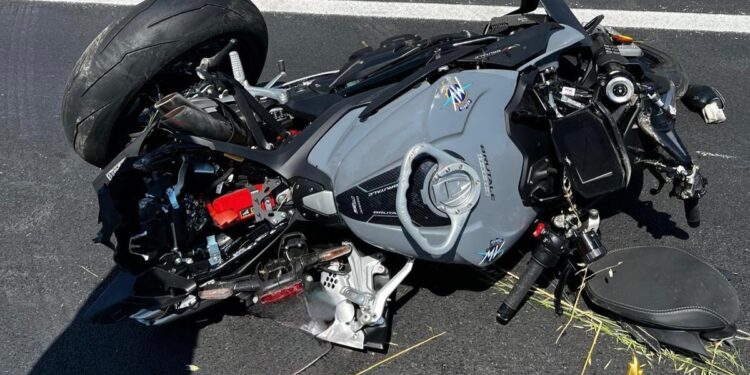 La moto coinvolta nell'incidente sulla Statale 106