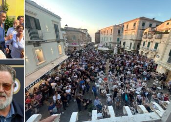 Il sindaco Giovanni Macrì, l'attore americano Russell Crowe Piazza Ercole