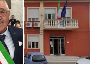 Il riconfermato sindaco di Spilinga Enzo Marasco. A lato il Comune