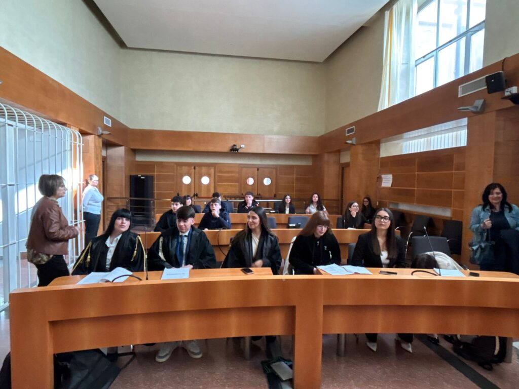 Gli studenti del Liceo Berto di Vibo Valentia al tribunale di Lamezia