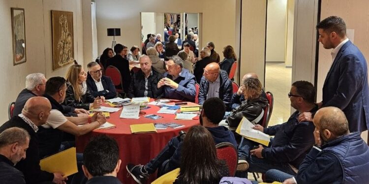 Un momento di confronto durante la campagna di ascolto "Nova" lanciata dal M5S