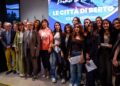 Gli studenti premiati a Mogliano Veneto insieme alla dirigente Licia Bevilacqua