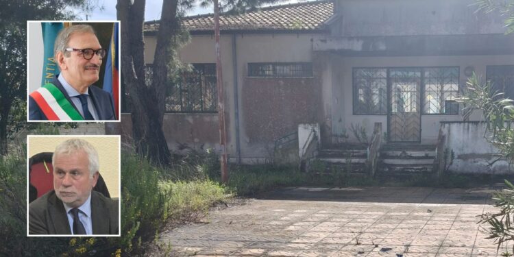 La scuola Sacra Famiglia a Vibo Valentia. Il sindaco Enzo Romeo e l'assessore Salvatore Monteleone
