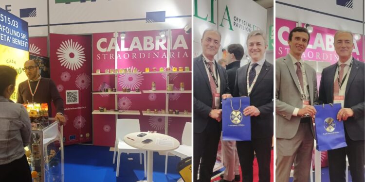 Lo stand della Regione Calabria al Sial Canada 2026. A destra Domenico Giannetta con Alessandro Cattaneo e Fortunato Mangiola