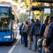 Pendolari in attesa del bus