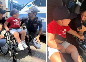 Il piccolo Antonio fa visita agli agenti della Polizia di Stato della Questura di Crotone, in Calabria