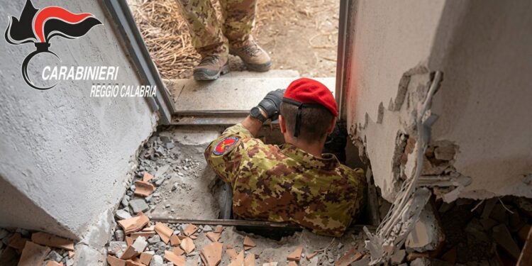 I carabinieri scoprono un bunker ad Ardore, in Calabria
