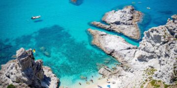 Una spiaggia di Capo Vaticano-Ricadi, in provincia di Vibo Valentia