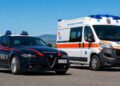 Una pattuglia dei carabinieri e un'ambulanza del 118