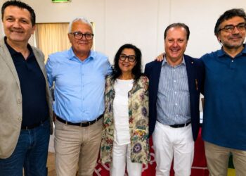 Bruno Schipano, il secondo da destra, è il nuovo segretario regionale del sindacato Fp Cgil Calabria